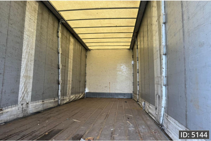 Scania P230 Day Cab, Euro 5, / Manual / 750x248x260 / DHOLLANDIA - Camion cu prelată: Foto 5 Scania P230 Day Cab, Euro 5, / Manual / 750x248x260 / DHOLLANDIA - Camion cu prelată: Foto 5