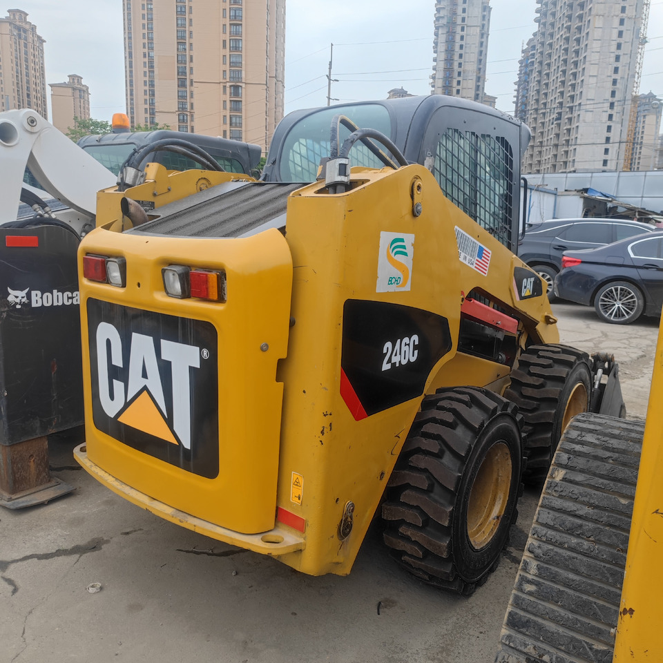CAT 246C Skid Steer Loader - Mini încărcător: Foto 2 CAT 246C Skid Steer Loader - Mini încărcător: Foto 2