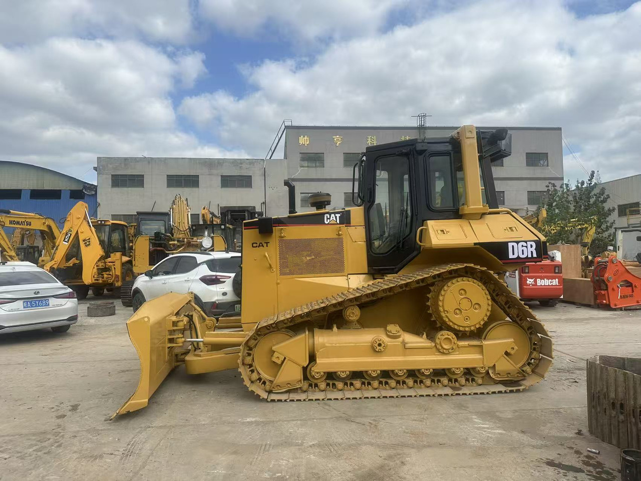 CATERPILLAR D6R Bulldozer Click forDiscount - Buldozer: Foto 2 CATERPILLAR D6R Bulldozer Click forDiscount - Buldozer: Foto 2