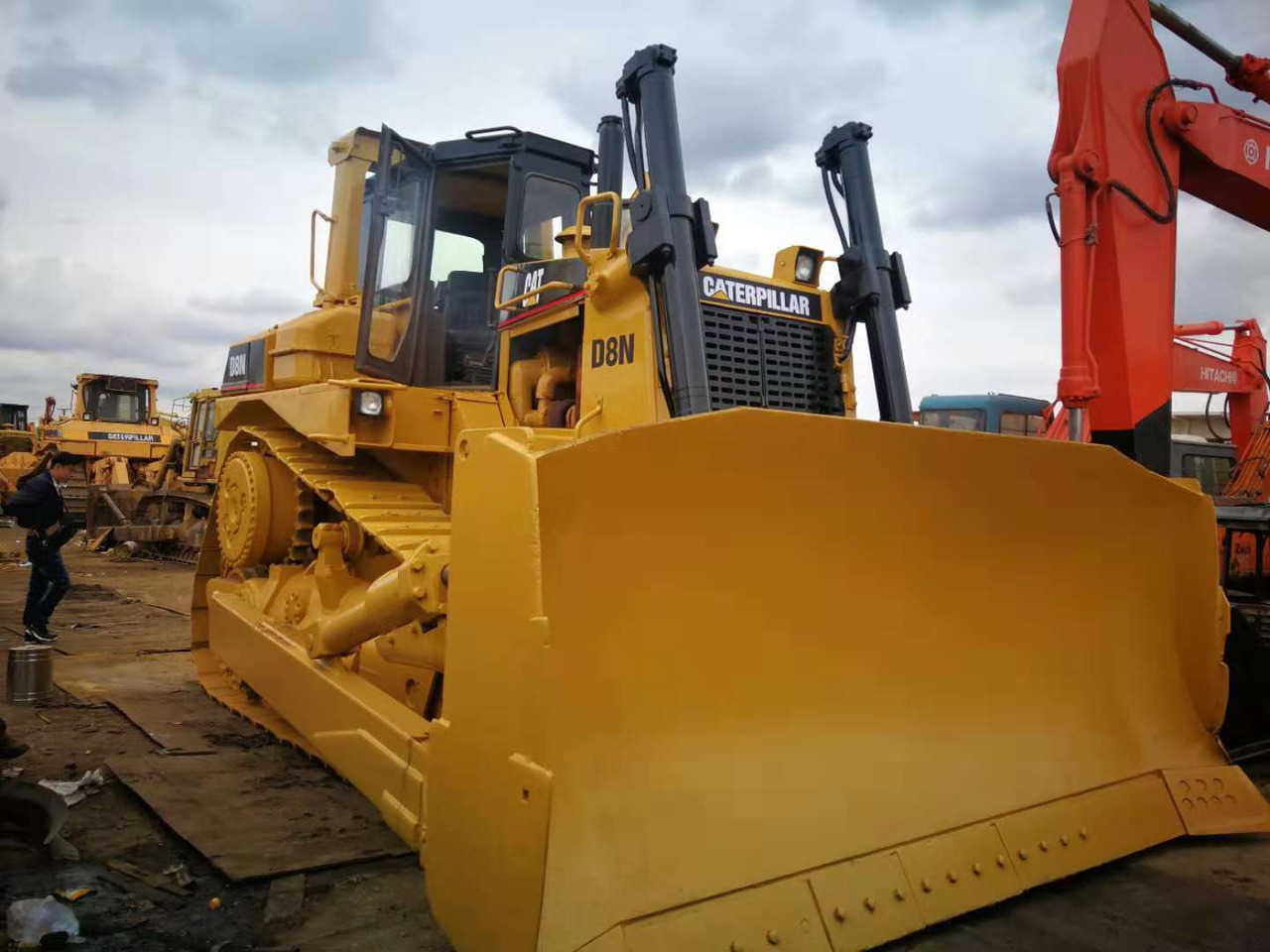 CATERPILLAR D8N - Încărcător frontal pe pneuri: Foto 2 CATERPILLAR D8N - Încărcător frontal pe pneuri: Foto 2