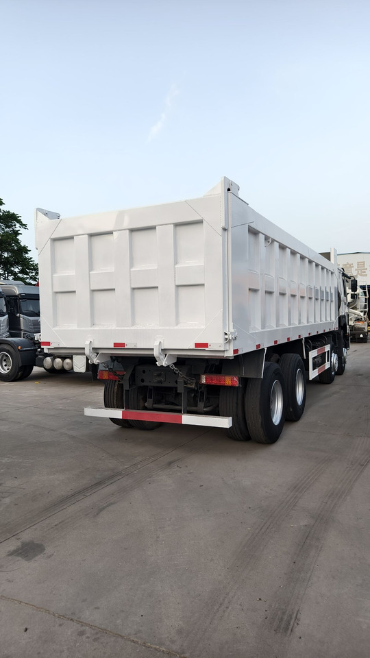 SINOTRUK HOWO 371 8x4 Dump Truck Click for Discount - Camion: Foto 4 SINOTRUK HOWO 371 8x4 Dump Truck Click for Discount - Camion: Foto 4