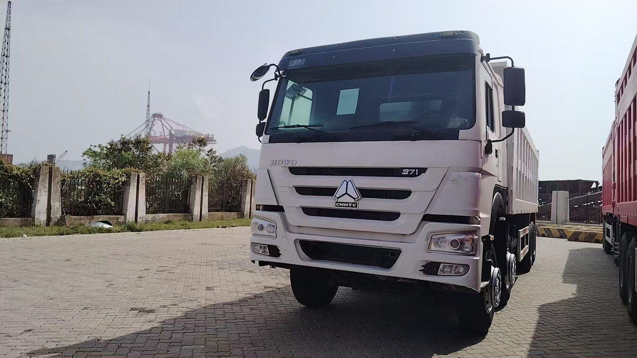 SINOTRUK HOWO 371 8x4 Dump Truck Click for Discount - Camion: Foto 1 SINOTRUK HOWO 371 8x4 Dump Truck Click for Discount - Camion: Foto 1