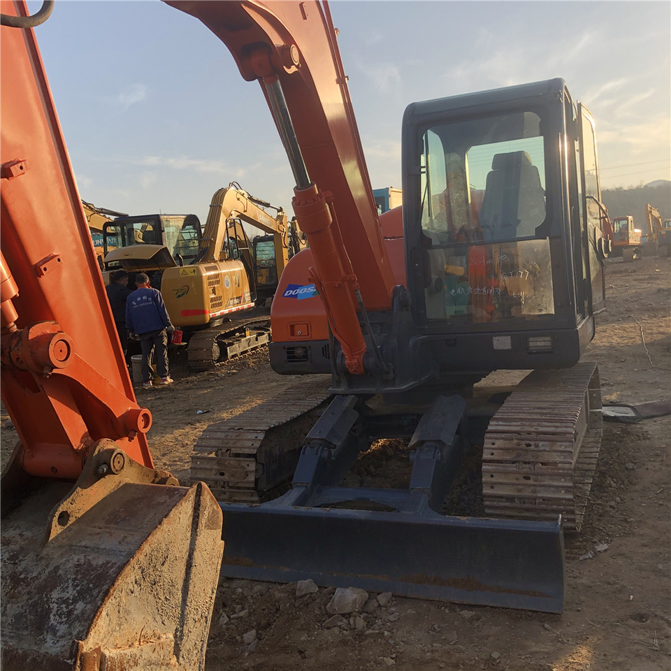DOOSAN DH80-7 - Excavator pe şenile: Foto 4 DOOSAN DH80-7 - Excavator pe şenile: Foto 4