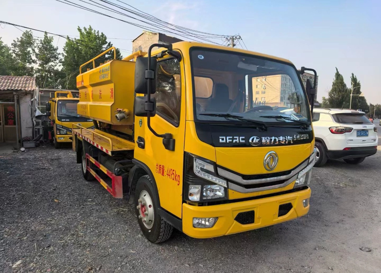 DongFeng Small Sewage Truck - Maşină pentru vidanjări: Foto 2 DongFeng Small Sewage Truck - Maşină pentru vidanjări: Foto 2