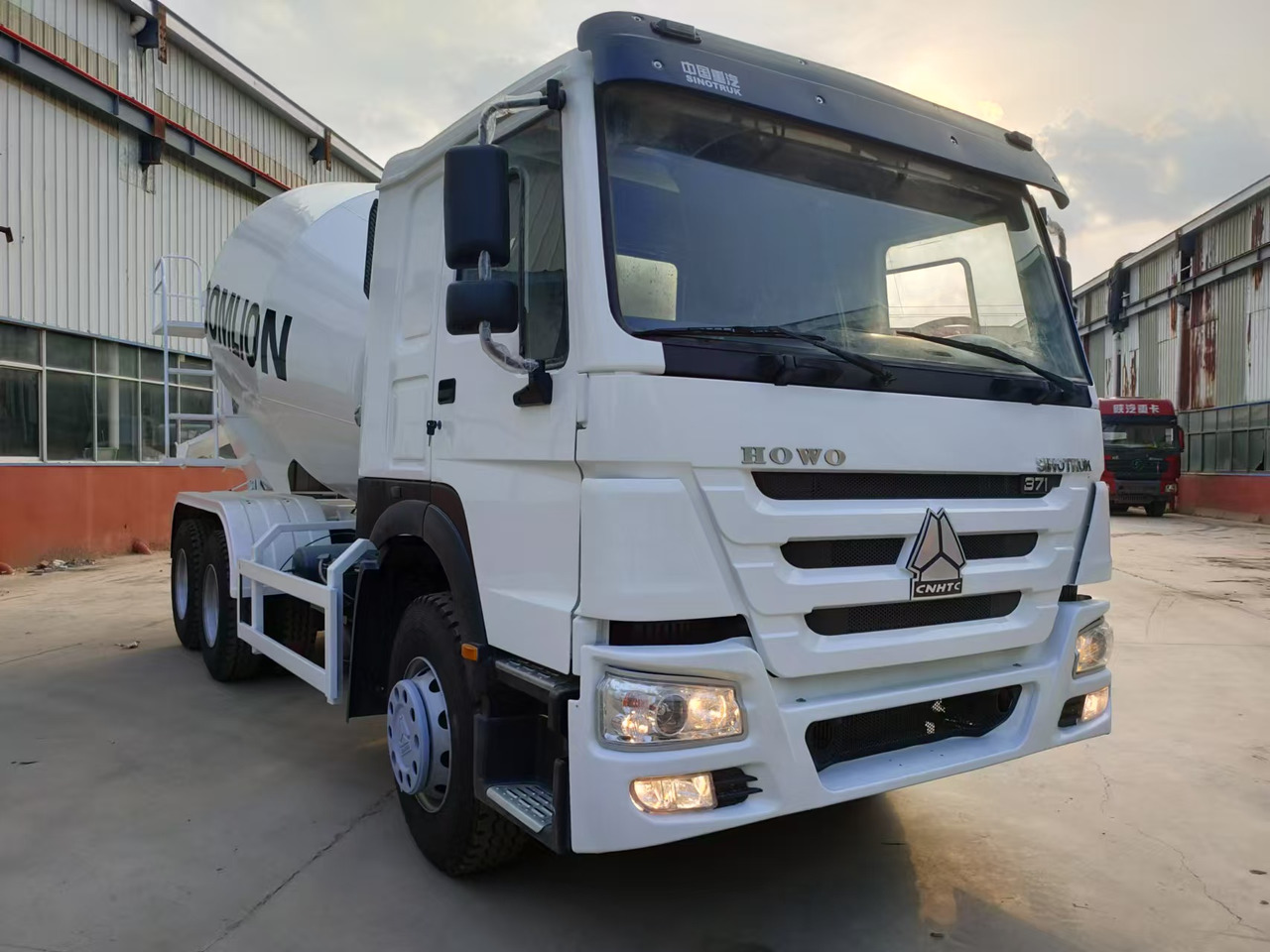 HOWO 371HP Concrete Mixer Truck Click for Discount - Autobetonieră: Foto 2 HOWO 371HP Concrete Mixer Truck Click for Discount - Autobetonieră: Foto 2