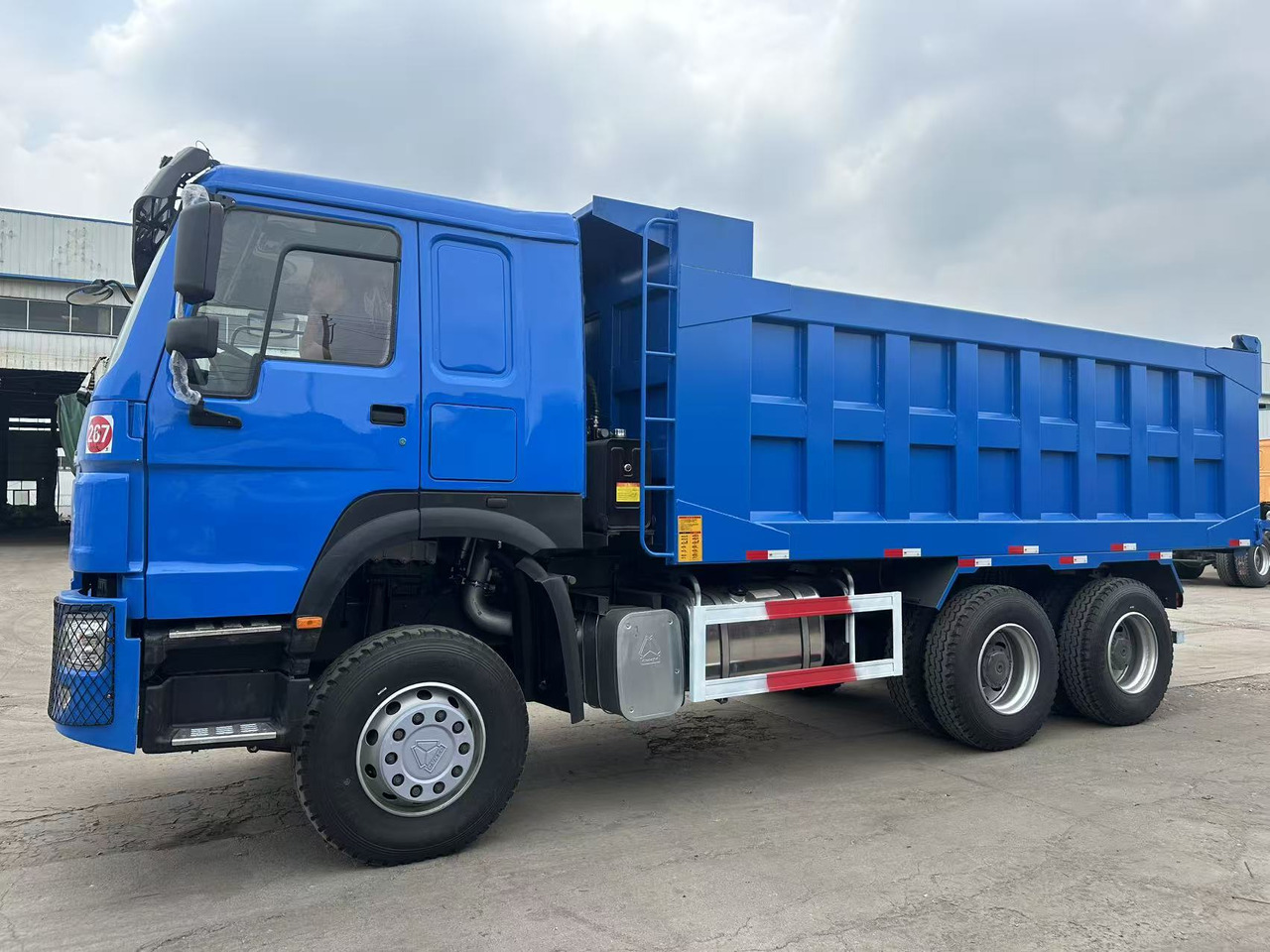 HOWO 371HP Dump Truck 6x4 Click Here for Discount - Camion basculantă: Foto 2 HOWO 371HP Dump Truck 6x4 Click Here for Discount - Camion basculantă: Foto 2