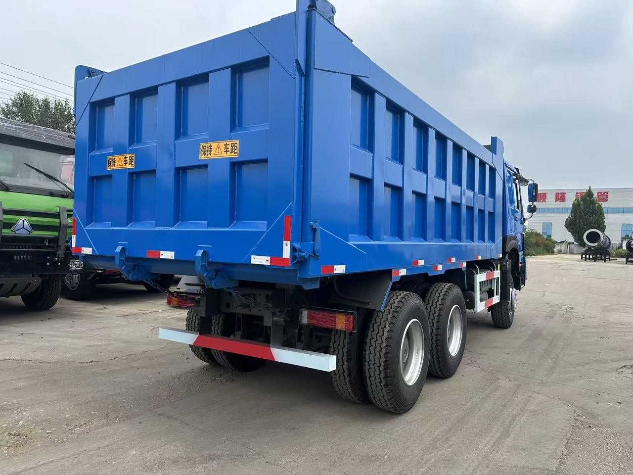 HOWO 371HP Dump Truck 6x4 Click Here for Discount - Camion basculantă: Foto 4 HOWO 371HP Dump Truck 6x4 Click Here for Discount - Camion basculantă: Foto 4