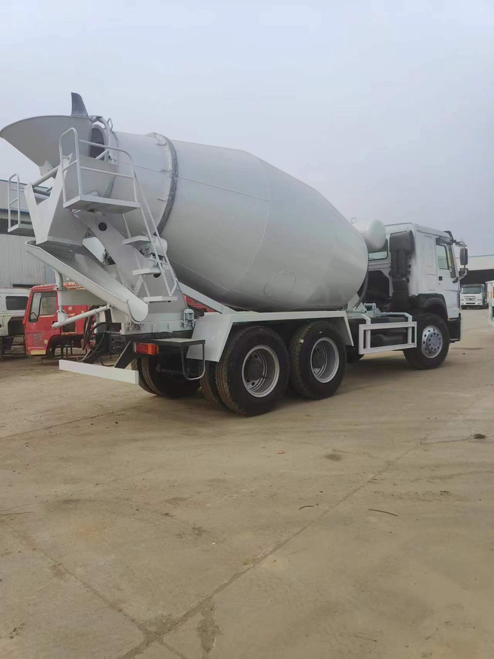HOWO 375 Cement Mixer Truck 6*4 - Autobetonieră: Foto 5 HOWO 375 Cement Mixer Truck 6*4 - Autobetonieră: Foto 5