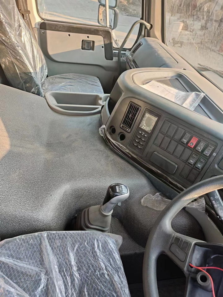 HOWO 375Dump Truck Right-Hand Drive - Camion basculantă: Foto 3 HOWO 375Dump Truck Right-Hand Drive - Camion basculantă: Foto 3