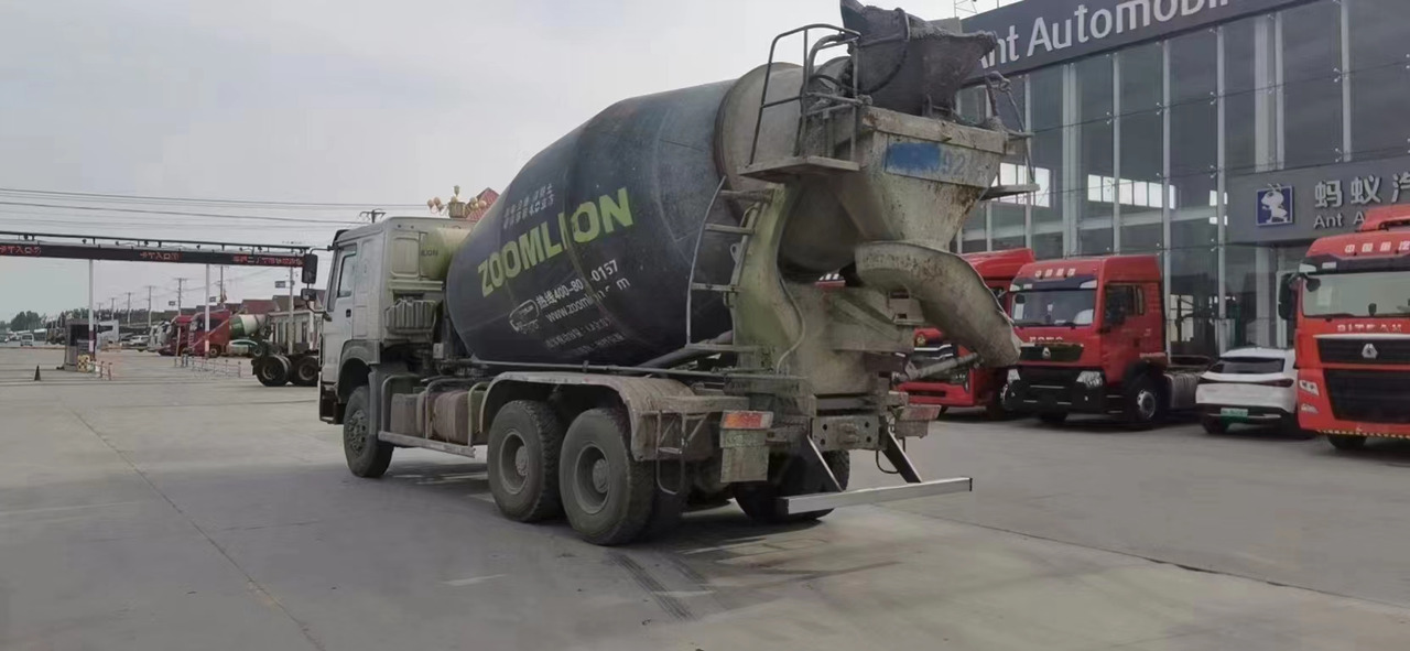 HOWO 6*4 Cement Mixer Truck - Autobetonieră: Foto 3 HOWO 6*4 Cement Mixer Truck - Autobetonieră: Foto 3