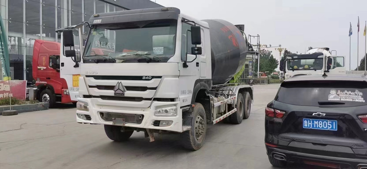 HOWO 6*4 Cement Mixer Truck - Autobetonieră: Foto 1 HOWO 6*4 Cement Mixer Truck - Autobetonieră: Foto 1