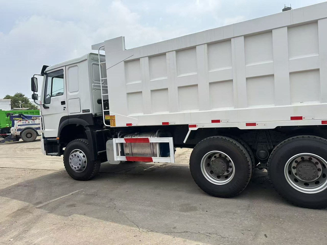 HOWO Dump Truck 6x4 Click Here for Discount - Camion basculantă: Foto 4 HOWO Dump Truck 6x4 Click Here for Discount - Camion basculantă: Foto 4