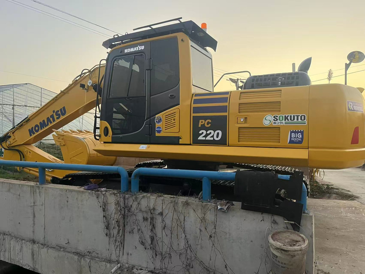 KOMATSU PC220 - Excavator pe şenile: Foto 3 KOMATSU PC220 - Excavator pe şenile: Foto 3