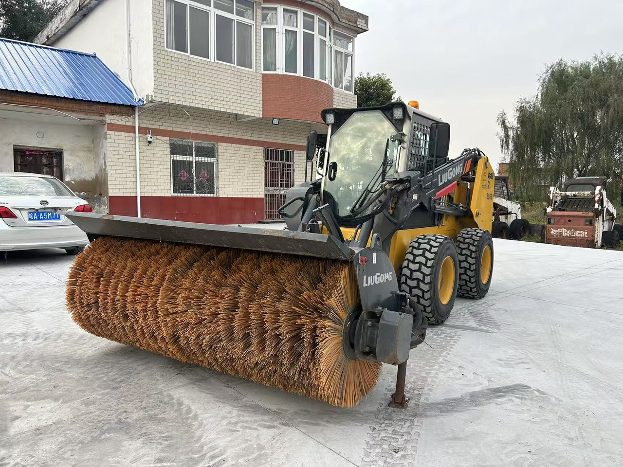 Liugong 385B Skid Steer Loader Click for Discount - Mini încărcător: Foto 2 Liugong 385B Skid Steer Loader Click for Discount - Mini încărcător: Foto 2