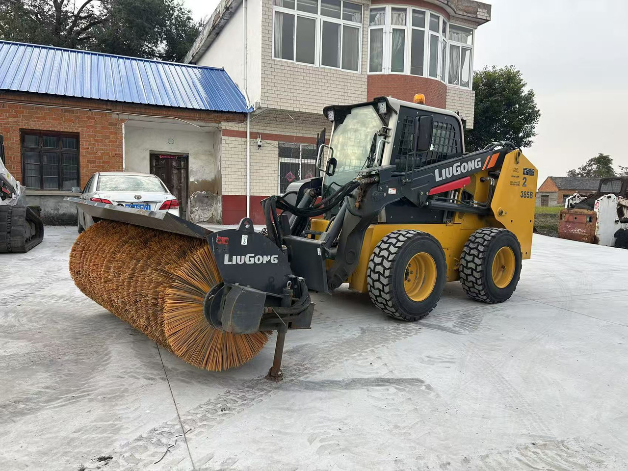 Liugong 385B Skid Steer Loader Click for Discount - Mini încărcător: Foto 1 Liugong 385B Skid Steer Loader Click for Discount - Mini încărcător: Foto 1
