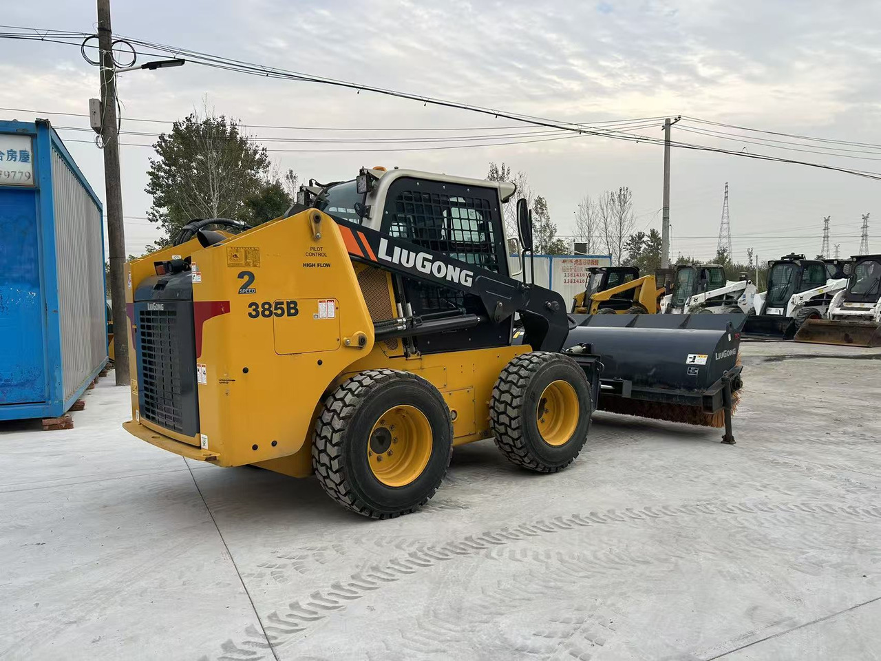 Liugong 385B Skid Steer Loader Click for Discount - Mini încărcător: Foto 5 Liugong 385B Skid Steer Loader Click for Discount - Mini încărcător: Foto 5