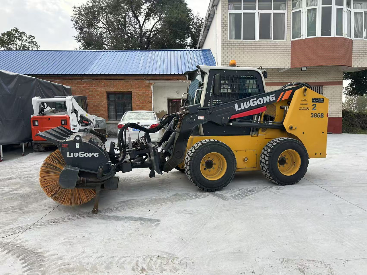 Liugong 385B Skid Steer Loader Click for Discount - Mini încărcător: Foto 3 Liugong 385B Skid Steer Loader Click for Discount - Mini încărcător: Foto 3