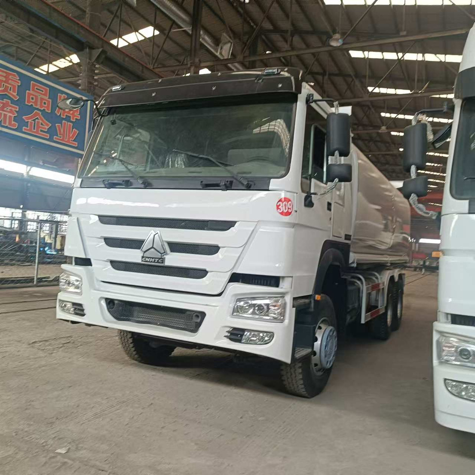SINOTRUK HOWO 371 - Camion cisternă: Foto 1 SINOTRUK HOWO 371 - Camion cisternă: Foto 1