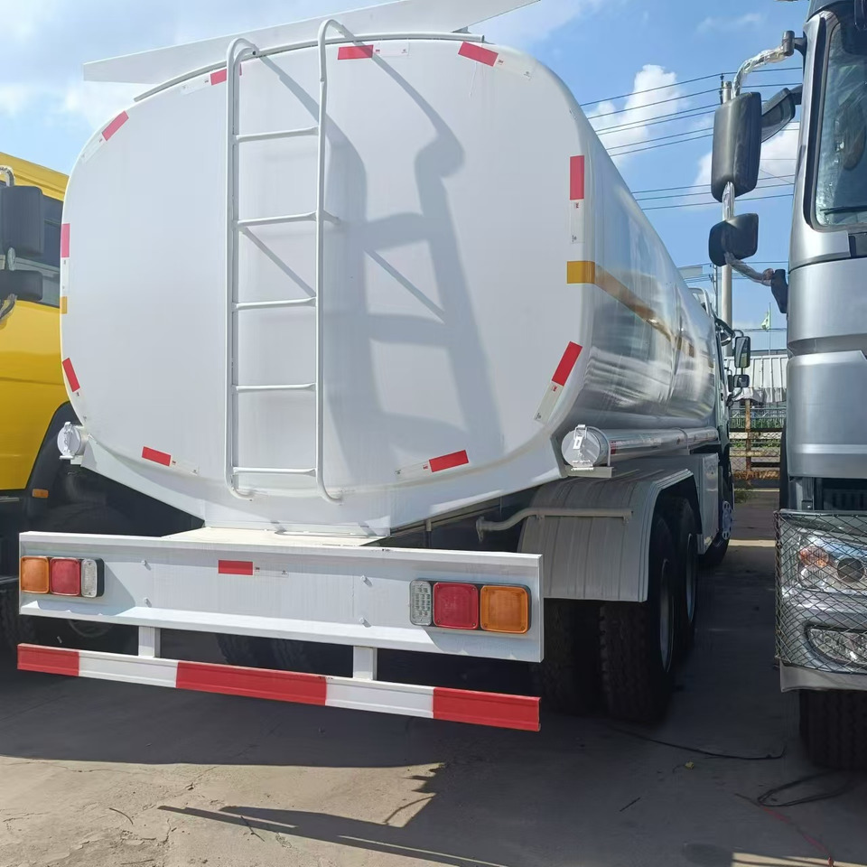 SINOTRUK HOWO 371 - Camion cisternă: Foto 5 SINOTRUK HOWO 371 - Camion cisternă: Foto 5