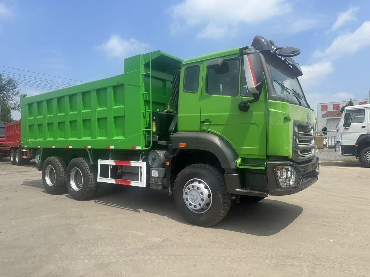 SINOTRUK HOWO 6x4 Dump Truck Click for Discount - Camion basculantă: Foto 3 SINOTRUK HOWO 6x4 Dump Truck Click for Discount - Camion basculantă: Foto 3