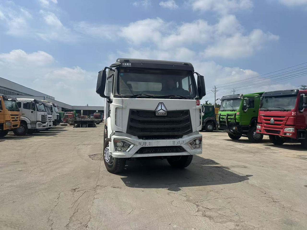 SINOTRUK HOWO 6x4 Dump Truck Click for Discount - Camion basculantă: Foto 2 SINOTRUK HOWO 6x4 Dump Truck Click for Discount - Camion basculantă: Foto 2