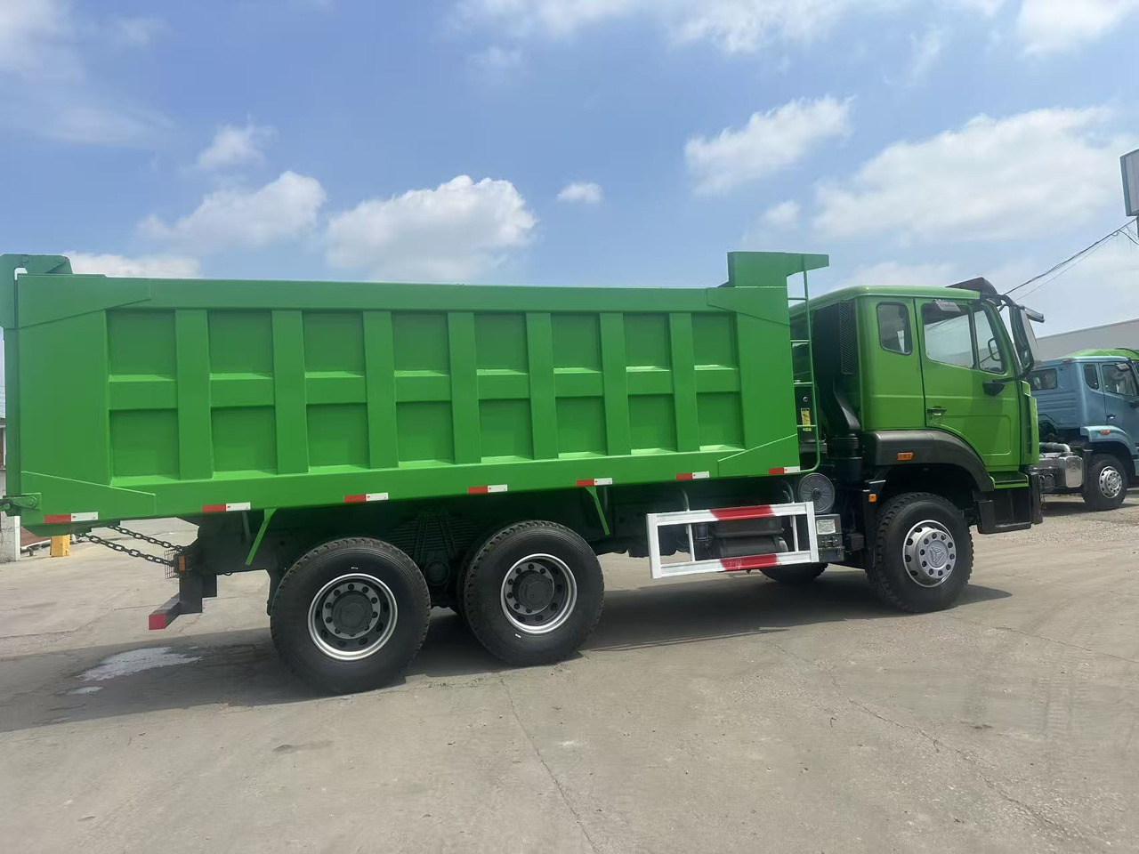 SINOTRUK HOWO 6x4 Dump Truck Click for Discount - Camion basculantă: Foto 5 SINOTRUK HOWO 6x4 Dump Truck Click for Discount - Camion basculantă: Foto 5