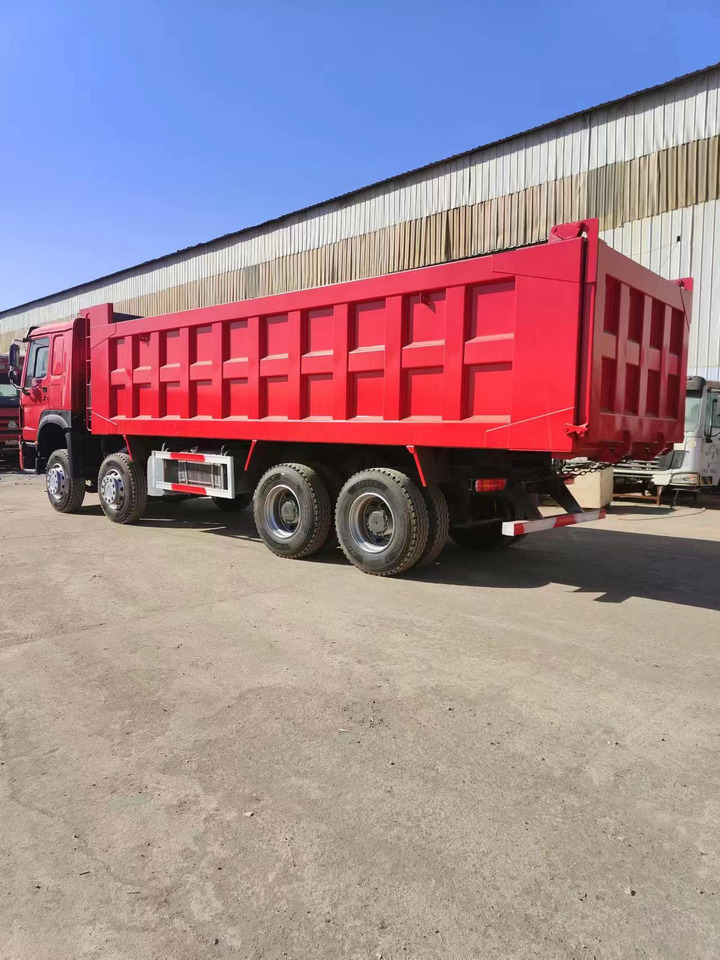 SINOTRUK HOWO 8x4 Dump Truck - Camion basculantă: Foto 4 SINOTRUK HOWO 8x4 Dump Truck - Camion basculantă: Foto 4