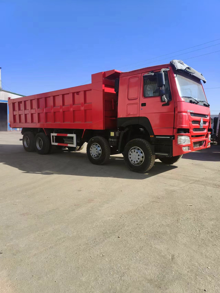 SINOTRUK HOWO 8x4 Dump Truck - Camion basculantă: Foto 2 SINOTRUK HOWO 8x4 Dump Truck - Camion basculantă: Foto 2
