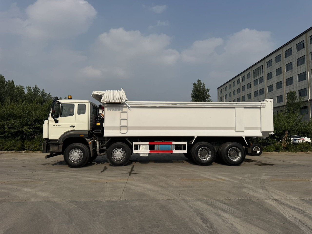 SINOTRUK HOWO Dump Truck 8x4 Click Here for Discount - Camion basculantă: Foto 3 SINOTRUK HOWO Dump Truck 8x4 Click Here for Discount - Camion basculantă: Foto 3