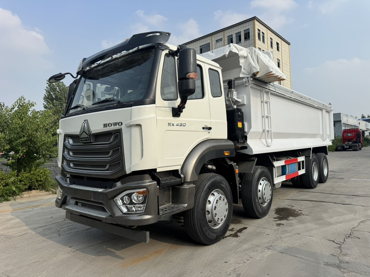 SINOTRUK HOWO Dump Truck 8x4 Click Here for Discount - Camion basculantă: Foto 1 SINOTRUK HOWO Dump Truck 8x4 Click Here for Discount - Camion basculantă: Foto 1