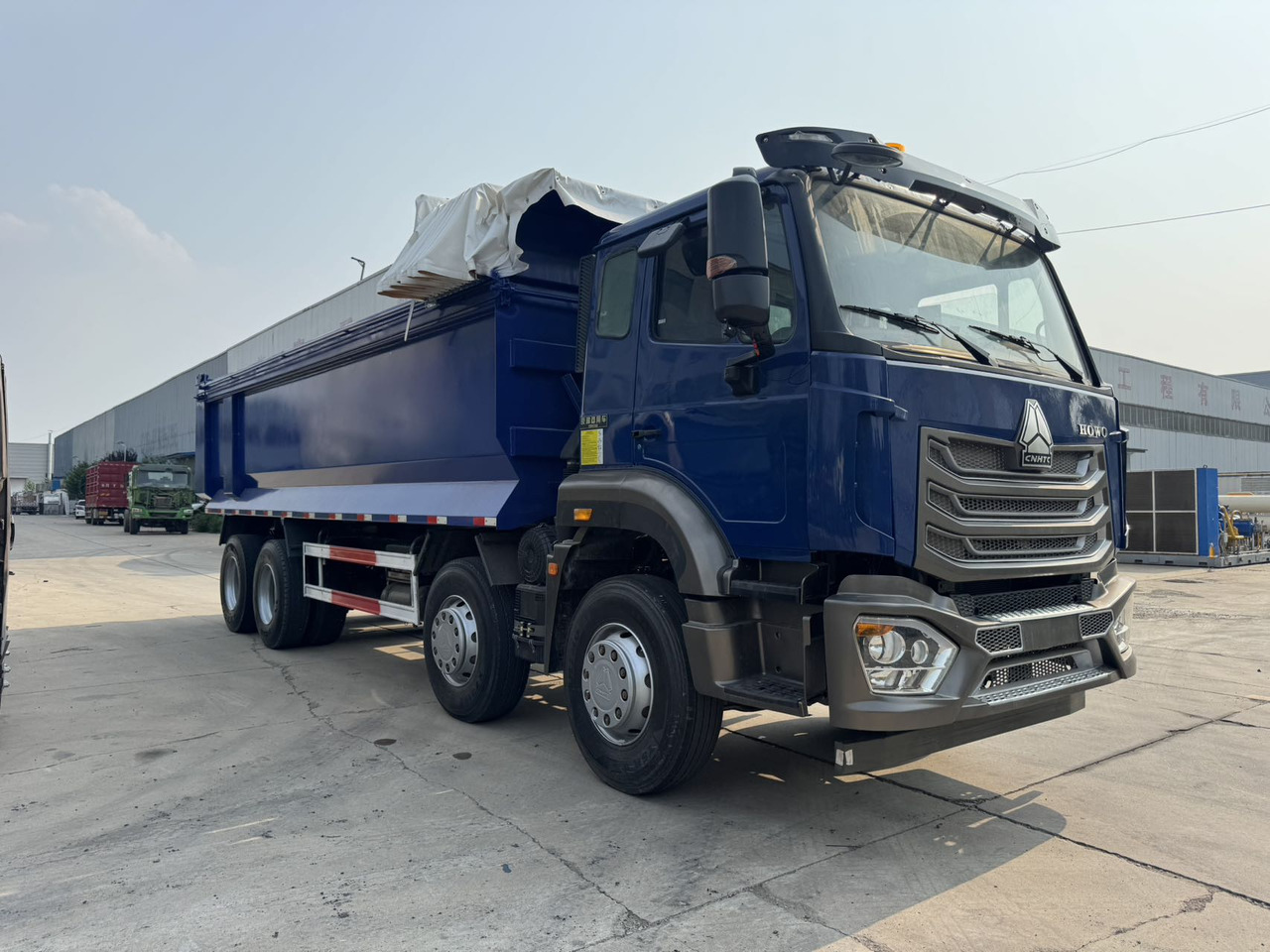 SINOTRUK HOWO Dump Truck 8x4 Click for Discount - Camion basculantă: Foto 2 SINOTRUK HOWO Dump Truck 8x4 Click for Discount - Camion basculantă: Foto 2