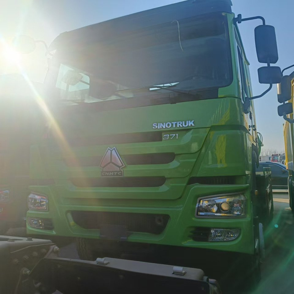 SINOTRUK HOWO Sewage Suction Truck 6*4 Click Here for Discount - Maşină pentru vidanjări: Foto 4 SINOTRUK HOWO Sewage Suction Truck 6*4 Click Here for Discount - Maşină pentru vidanjări: Foto 4