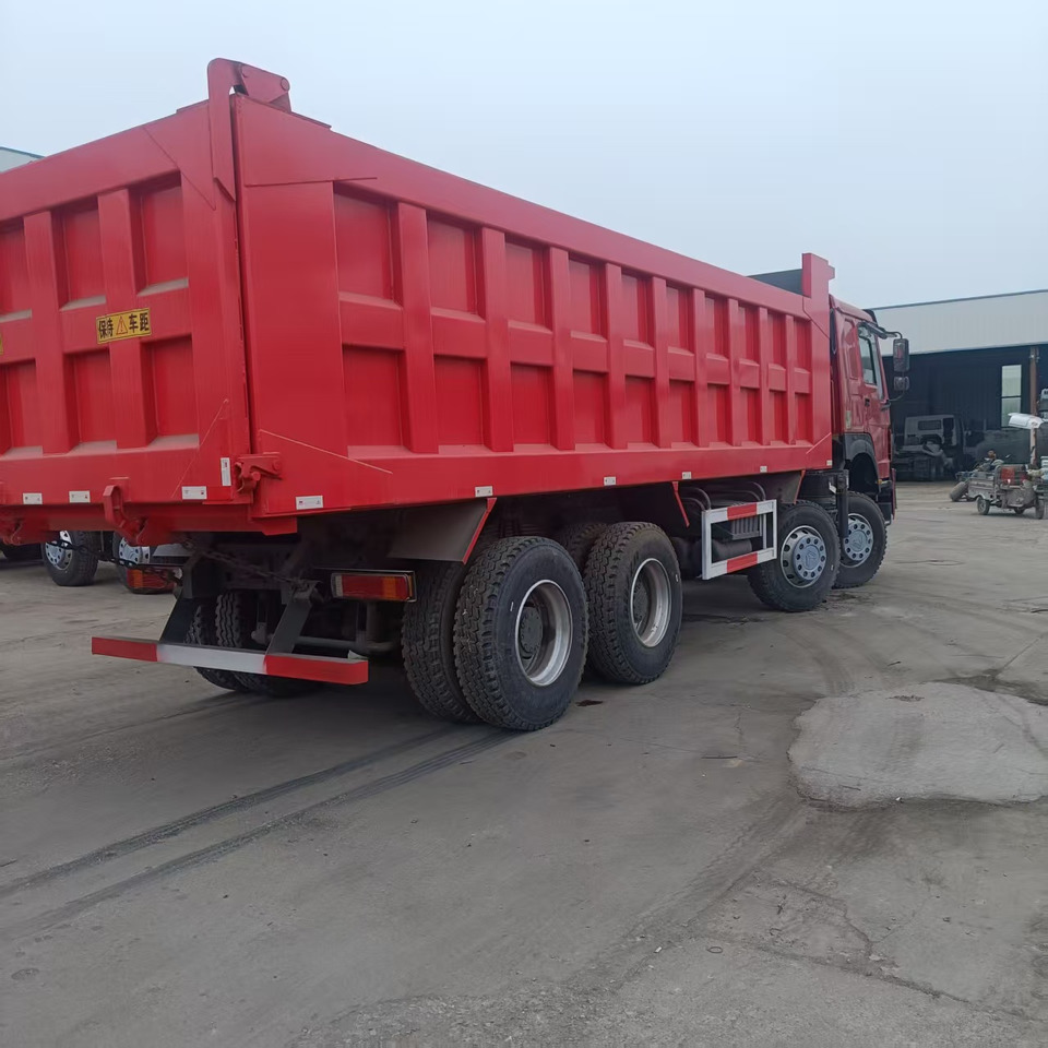 SINOTRUK howo 8x4 - Camion basculantă: Foto 4 SINOTRUK howo 8x4 - Camion basculantă: Foto 4