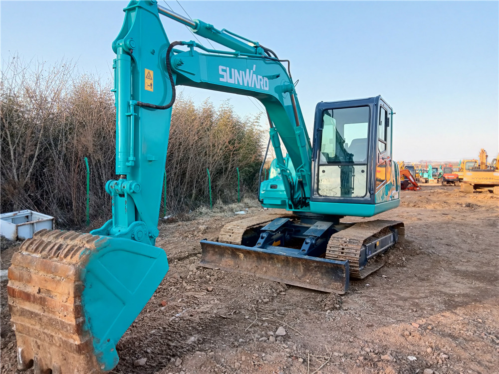 SUNWARD SWE90E - Excavator pe şenile: Foto 3 SUNWARD SWE90E - Excavator pe şenile: Foto 3
