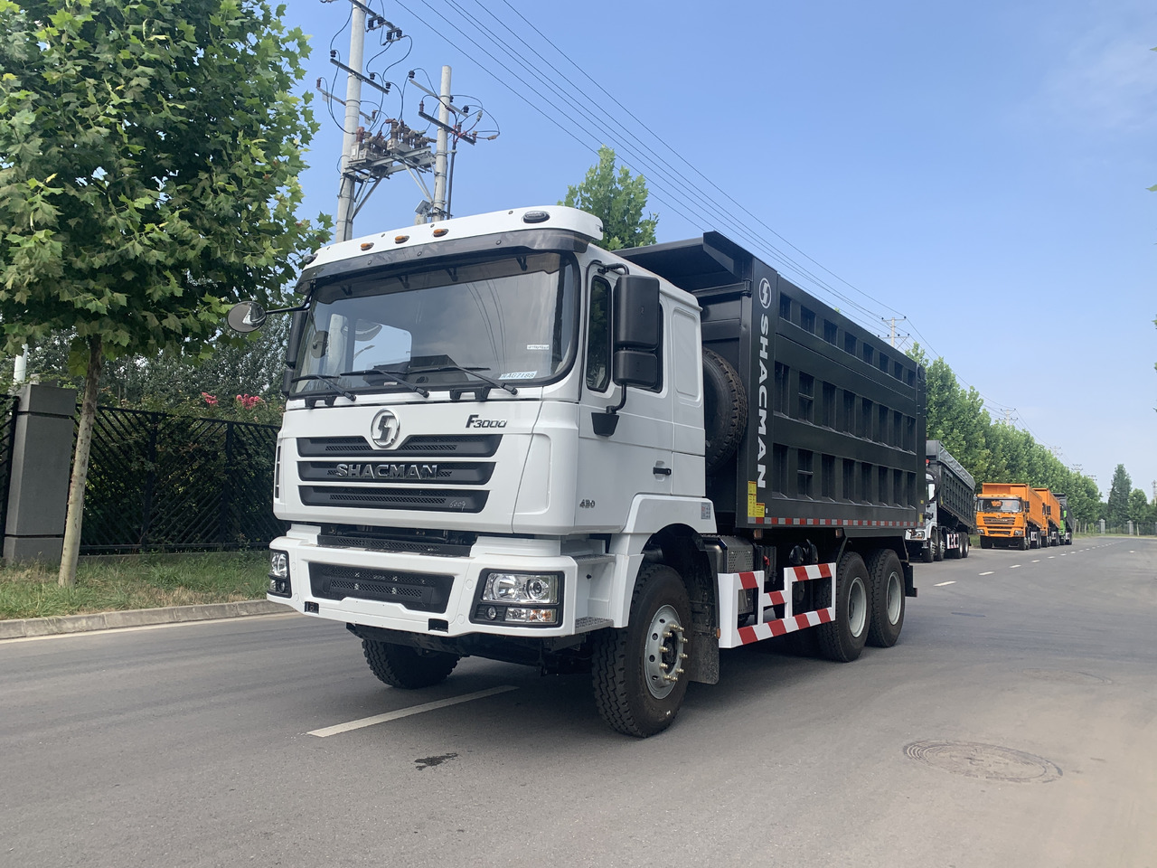 Shacman 6*4 Dump Truck New Brand Click for Discount - Camion basculantă: Foto 1 Shacman 6*4 Dump Truck New Brand Click for Discount - Camion basculantă: Foto 1