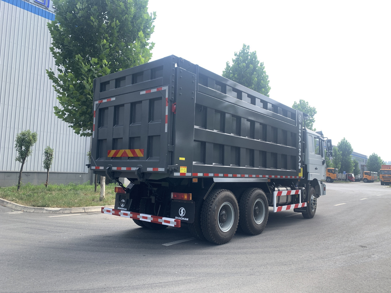 Shacman 6*4 Dump Truck New Brand Click for Discount - Camion basculantă: Foto 3 Shacman 6*4 Dump Truck New Brand Click for Discount - Camion basculantă: Foto 3