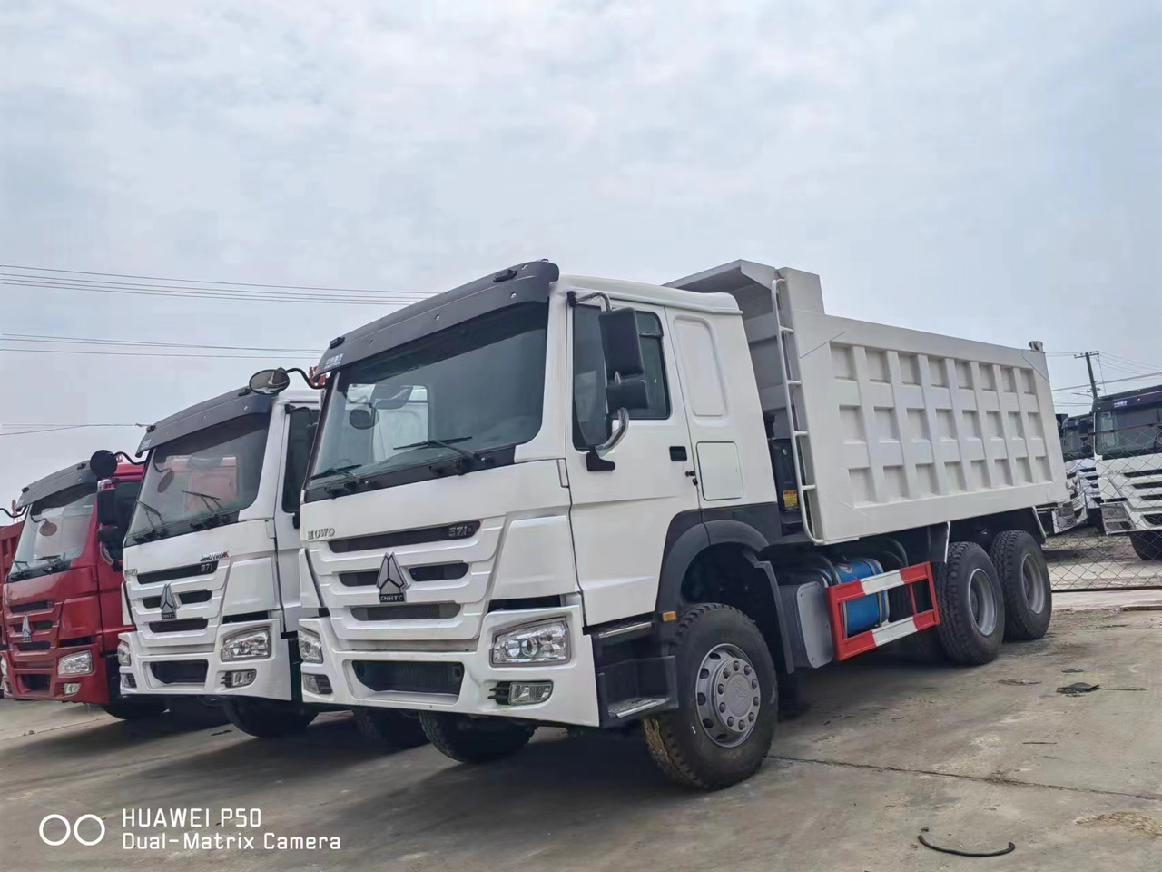 Sino HOWO 6x4 Dump Truck Click for Discount - Camion basculantă: Foto 1 Sino HOWO 6x4 Dump Truck Click for Discount - Camion basculantă: Foto 1