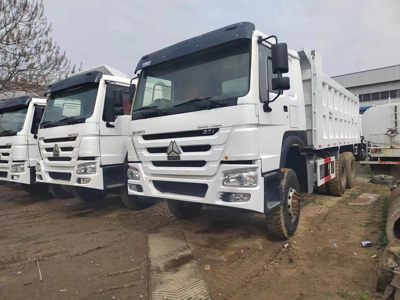 Sino HOWO 6x4 Dump Truck Click for Discount - Camion basculantă: Foto 3 Sino HOWO 6x4 Dump Truck Click for Discount - Camion basculantă: Foto 3