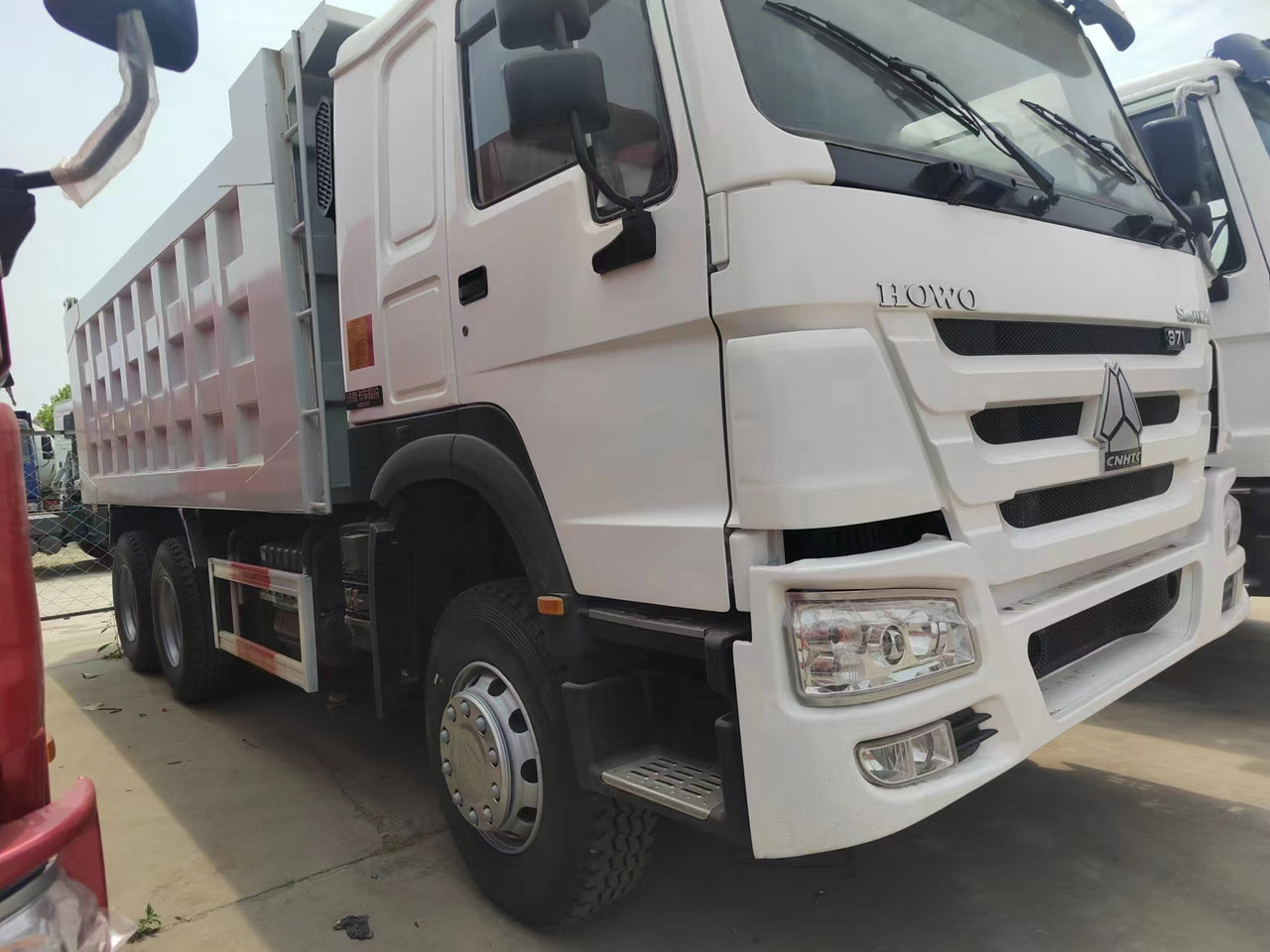 Sino HOWO 6x4 Dump Truck Click for Discount - Camion basculantă: Foto 5 Sino HOWO 6x4 Dump Truck Click for Discount - Camion basculantă: Foto 5