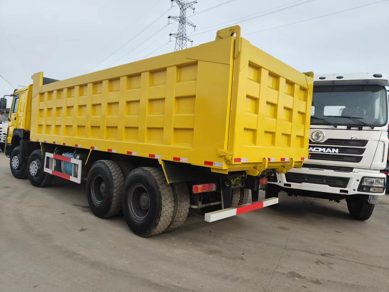Sino HOWO 8x4 Dump Truck Click for Discount - Camion basculantă: Foto 3 Sino HOWO 8x4 Dump Truck Click for Discount - Camion basculantă: Foto 3