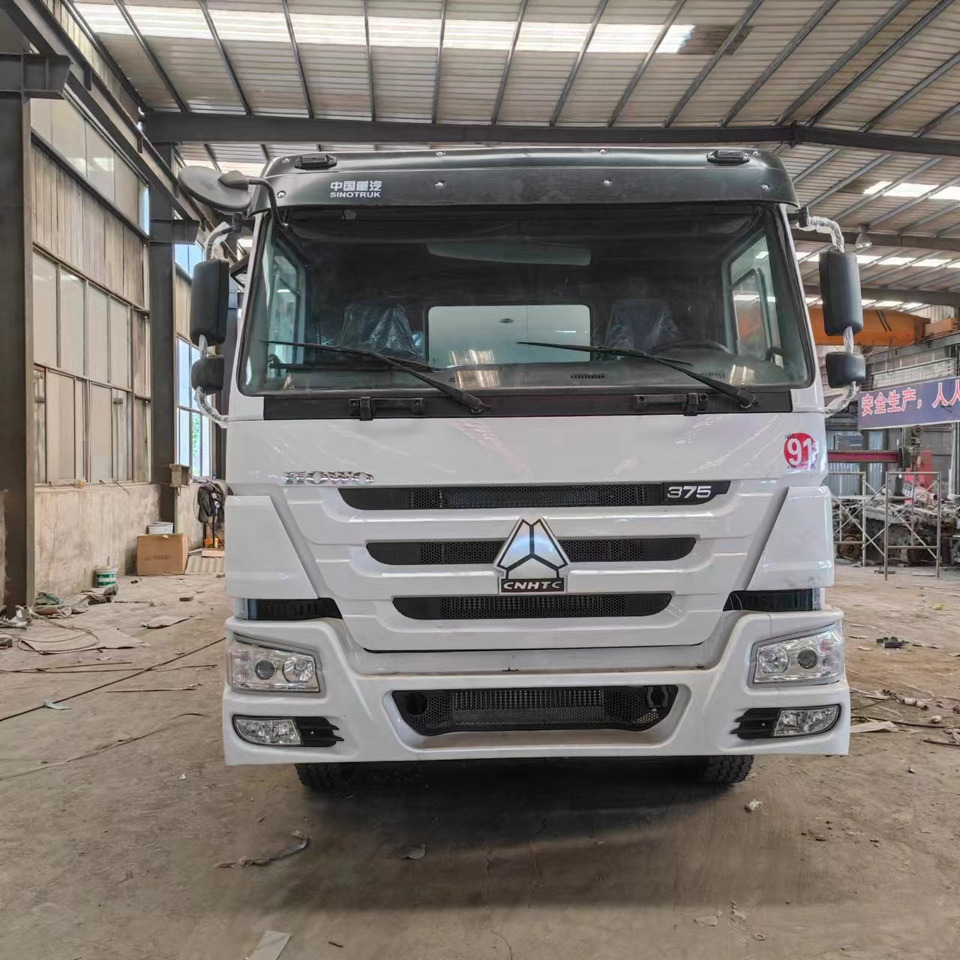 Sinotruck HOWO 371 CLICK HERE FOR DISCOUNT - Camion cisternă: Foto 2 Sinotruck HOWO 371 CLICK HERE FOR DISCOUNT - Camion cisternă: Foto 2
