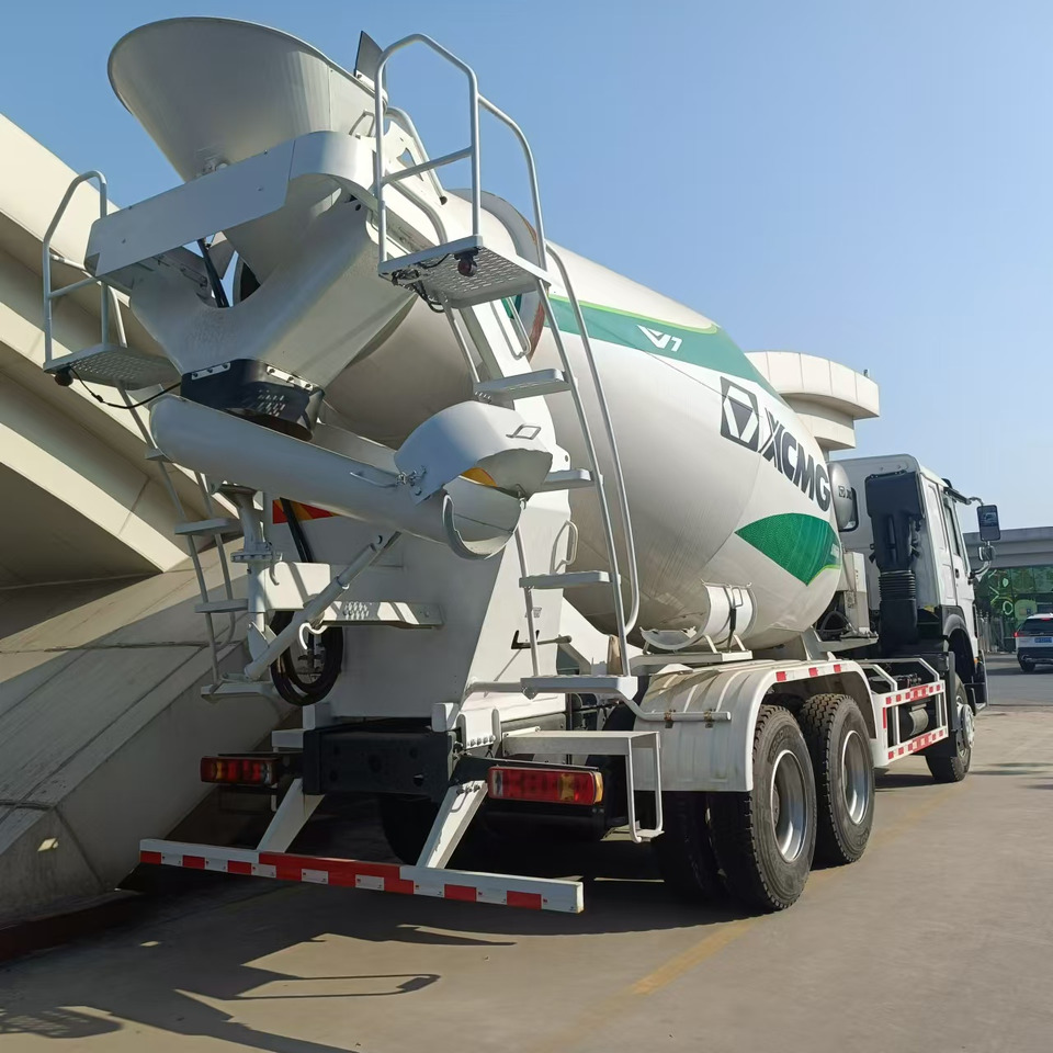 HOWO 6*4 Cement Mixer Truck - Utilaje constructii: Foto 4 HOWO 6*4 Cement Mixer Truck - Utilaje constructii: Foto 4