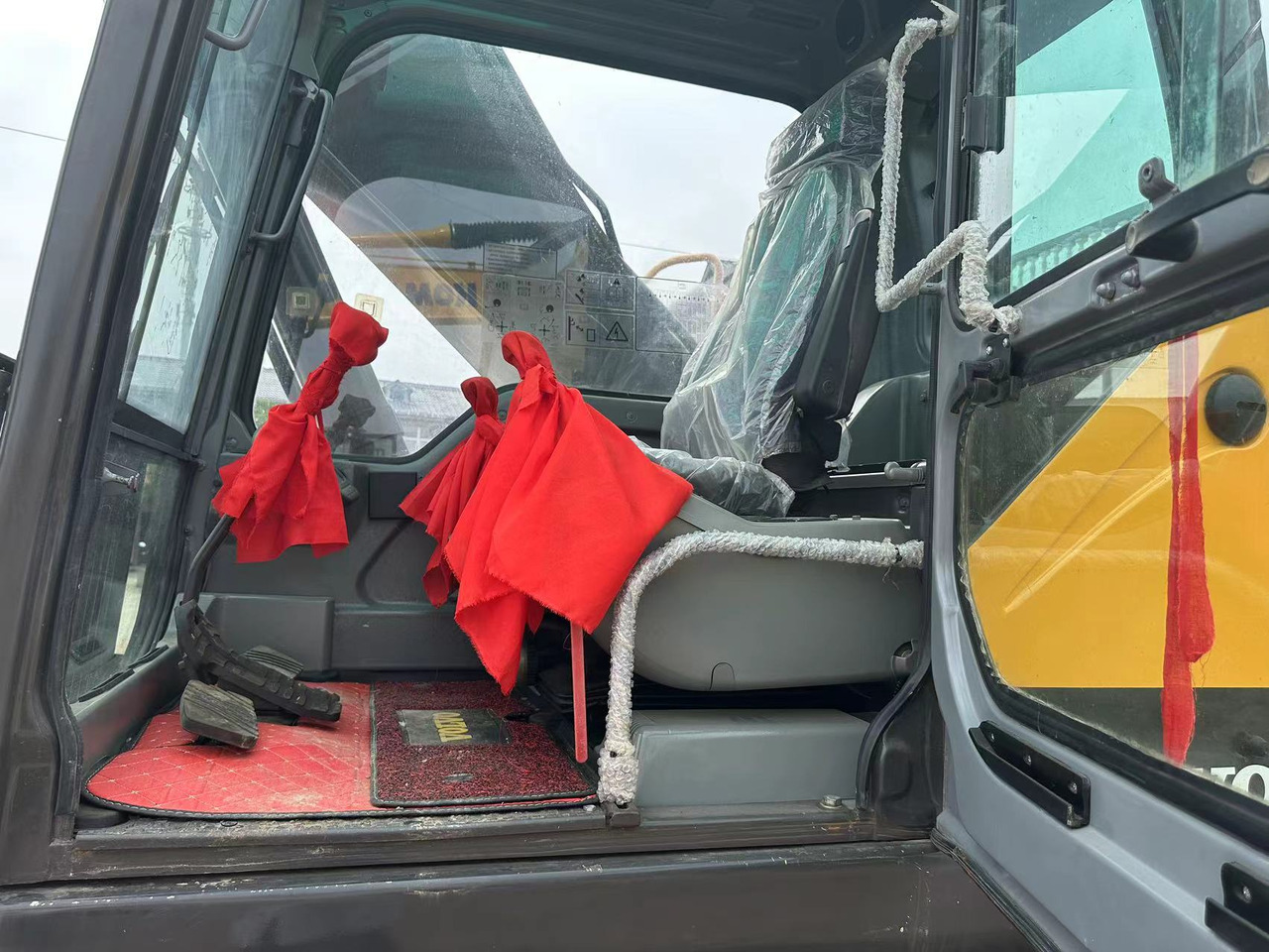 VOLVO Excavator EC240D Cilck for Discount - Excavator pe şenile: Foto 4 VOLVO Excavator EC240D Cilck for Discount - Excavator pe şenile: Foto 4