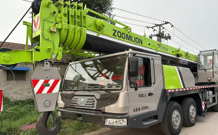 ZOOMLION Crane 50T - Macara tot teren: Foto 1 ZOOMLION Crane 50T - Macara tot teren: Foto 1
