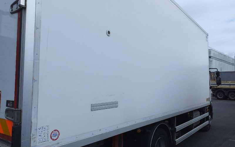 Camion Porteur FRIGO 14 TONNES 250 CV HAYON CARROSSERIE KLEGE MONO TEMP GROUPE CARRIER SUPRA 85 - Camion frigider: Foto 3 Camion Porteur FRIGO 14 TONNES 250 CV HAYON CARROSSERIE KLEGE MONO TEMP GROUPE CARRIER SUPRA 85 - Camion frigider: Foto 3