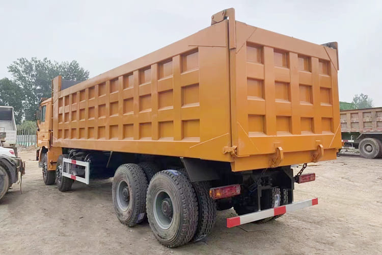 SHACMAN Shacman Truck F3000 for Sale in Zamibia - Camion: Foto 2 SHACMAN Shacman Truck F3000 for Sale in Zamibia - Camion: Foto 2