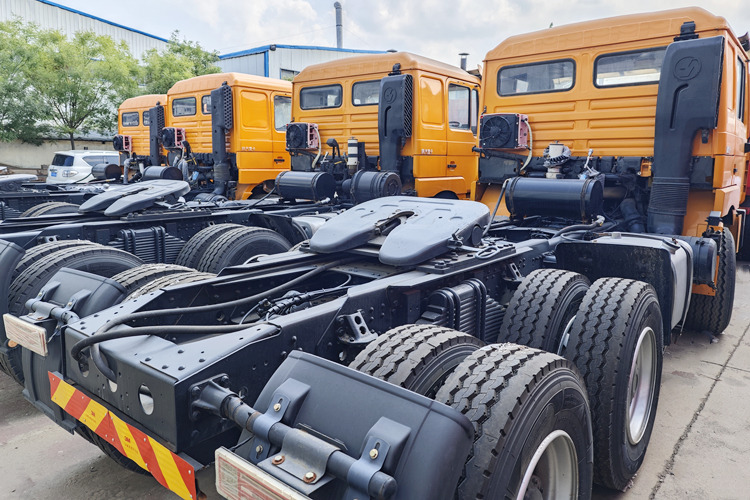 SHACMAN Used Shacman Truck Tractor for Sale in Jamaica - Cap tractor: Foto 4 SHACMAN Used Shacman Truck Tractor for Sale in Jamaica - Cap tractor: Foto 4