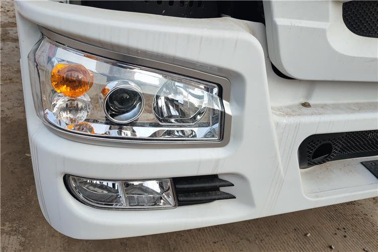 SINOTRUK Howo 380 hp 6x4 Truck Heafd for Sale In Nigeria Lagos - Cap tractor: Foto 5 SINOTRUK Howo 380 hp 6x4 Truck Heafd for Sale In Nigeria Lagos - Cap tractor: Foto 5