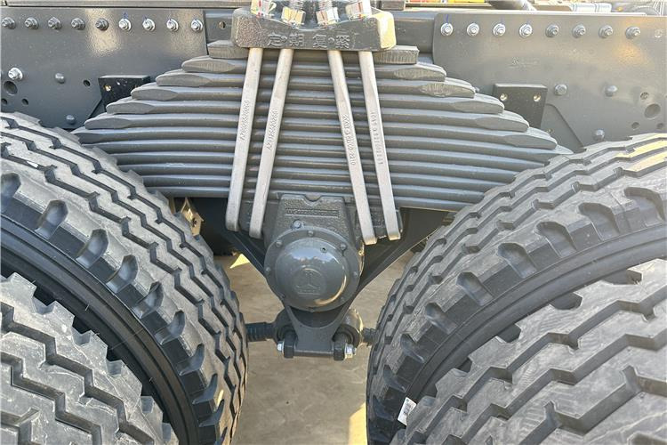 SINOTRUK Howo New Model 371 HP Truck Head for Sale In Zambia - Cap tractor: Foto 4 SINOTRUK Howo New Model 371 HP Truck Head for Sale In Zambia - Cap tractor: Foto 4