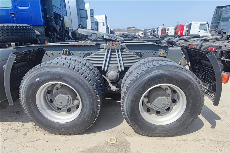 Sinotruk Used Howo 400hp 6x4 Truck Tractor for Sale In Nigeria - Cap tractor: Foto 4 Sinotruk Used Howo 400hp 6x4 Truck Tractor for Sale In Nigeria - Cap tractor: Foto 4